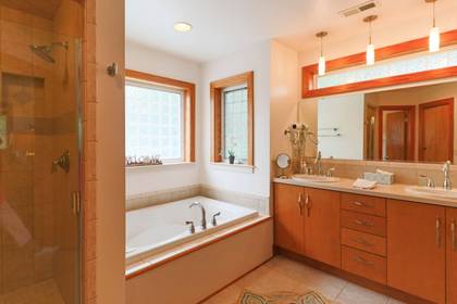 Upper Level Master Bath