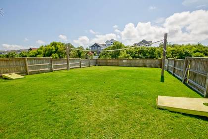 Volleyball & Cornhole