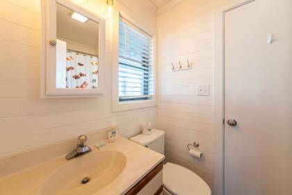 Mid Level Shared Bath