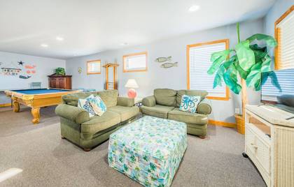 rec room with pool table