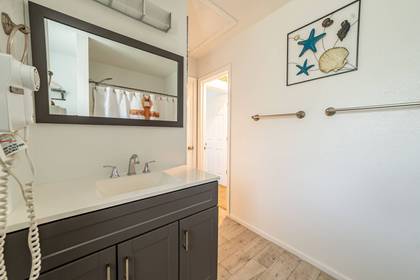 Upper Level Bath