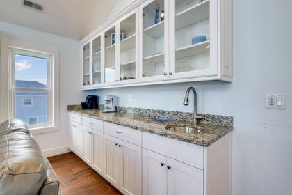 Upper Level Wet Bar
