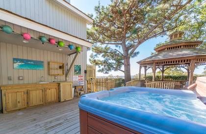 Hot Tub, Outdoor Tiki Hut, Gazebo and Fireplace