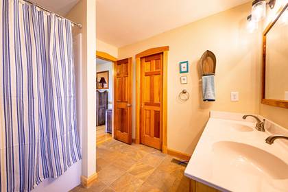 Mid Level Shared Bath