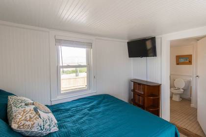 Double Bedroom (separate entrance)