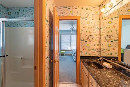 Mid Level Shared Bath