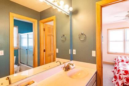 Mid Level Shared Bath