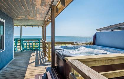 Deja Blue - OCEANFRONT / Hot Tub Open Year Round!