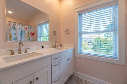 Upper Level Master Bath