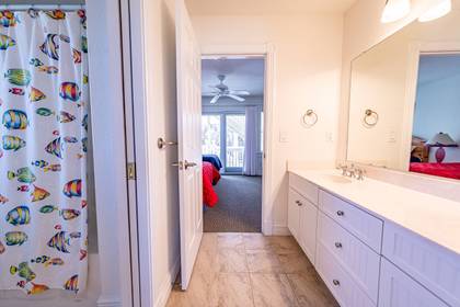 Mid Level Shared Bath