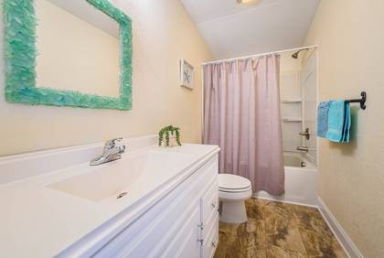 Upper Level Hall Bath