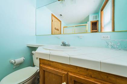 Upper Level Hall Bath