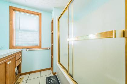 Upper Level Hall Bath