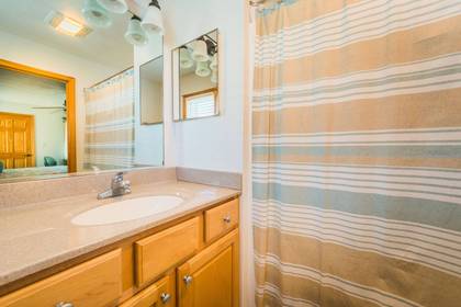 1st Level Master Bath