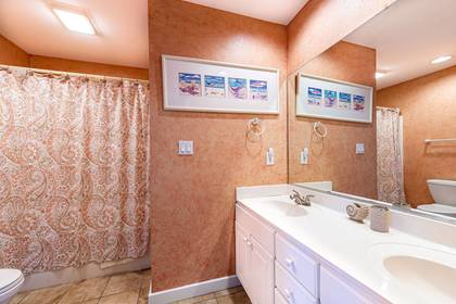 Upper Level Semi-Private Bath