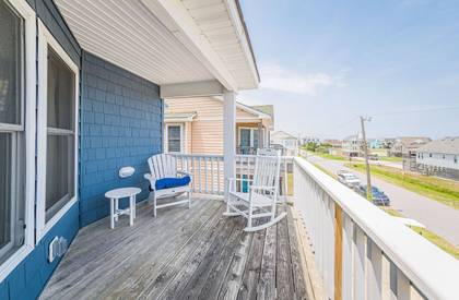 Upper Level Deck