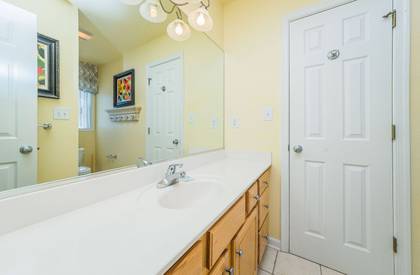 Mid Level Shared Bath