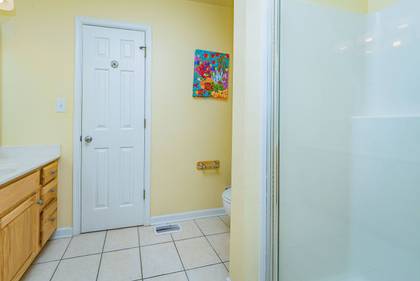 Mid Level Shared Bath