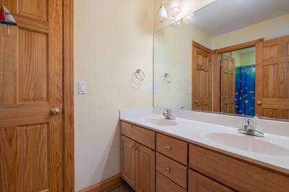 Mid Level Shared Bath