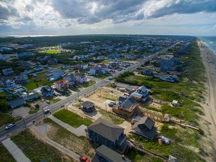 Close to Tortugas Lie, Galaxy Golf and Jockeys Ridge