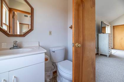 Upper Level Bath (shares Shower)