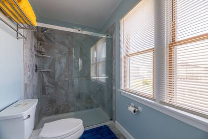 Upper Level Master Bath