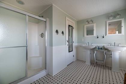 Upper Level Master Bath