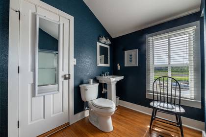 Upper Level Bath