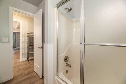 Mid Level Bath