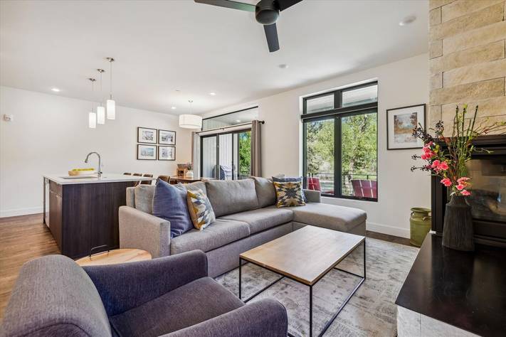 Living Area - River West 814 - Silverthorne Vacation Rental Living Area - River West 814 - Silverthorne Vacation Rental