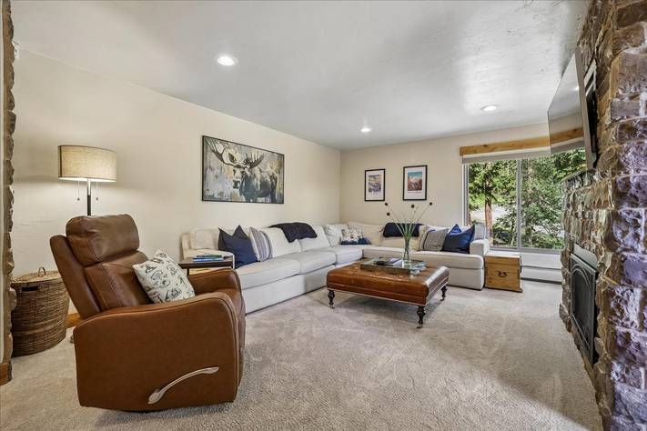 Living Area - Ski Watch 329 - Breckenridge Vacation Rental Living Area - Ski Watch 329 - Breckenridge Vacation Rental