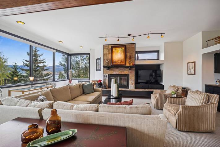 Living Area - Bella Vista - Dillon Vacation Rental Living Area - Bella Vista - Dillon Vacation Rental