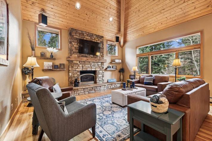 Living Area - Thin Air Inn - Breckenridge Vacation Rental Living Area - Thin Air Inn - Breckenridge Vacation Rental