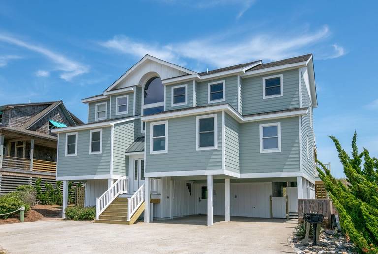 JJ's Beach House (formerly Big Daddy's)