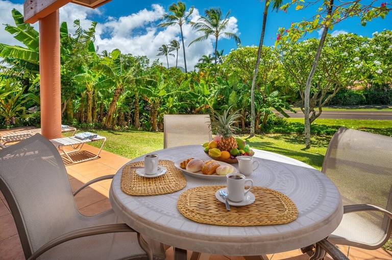 Makanui 512 - Outdoor dining surrounded by lush, tropical gardens