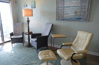 Plenty of Seating to Kick Back & Relax! Plenty of Seating to Kick Back & Relax!