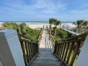Oceanfront with Beach Access & a Community Pool! Oceanfront with Beach Access & a Community Pool!