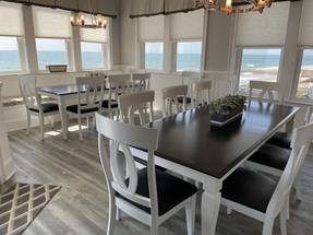 Dining with an amazing view! Dining with an amazing view!