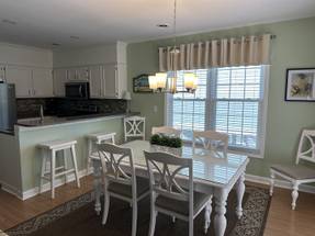 Dining for 6 with Additional Countertop Seating Dining for 6 with Additional Countertop Seating