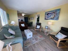 Open, beachy & comfortable. Open, beachy & comfortable.