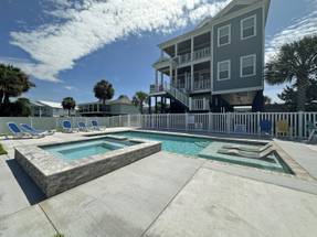 Tanning Ledge & 10 Person Spa! Tanning Ledge & 10 Person Spa!