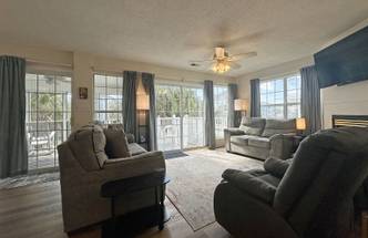 Lots of Natural Lighting Lots of Natural Lighting