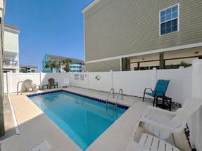 Enjoy the private pool. Enjoy the private pool.