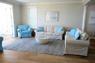 Plenty of seating to relax and unwind. Plenty of seating to relax and unwind.