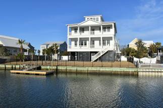 Creekfront with a private dock Creekfront with a private dock