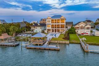 Boat lift is not available for use by guests. Boat lift is not available for use by guests.