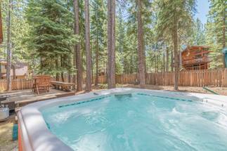 Hot Tub in private back yard! Hot Tub in private back yard!
