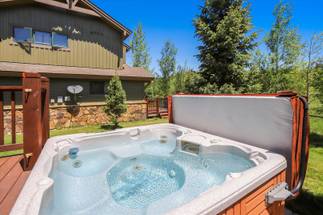 Hot Tub - Highland Greens Comfort - Breckenridge Vacation Rental Hot Tub - Highland Greens Comfort - Breckenridge Vacation Rental