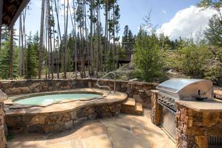 Hot Tub - Ski Bridge Lodge - Breckenridge Vacation Rental Hot Tub - Ski Bridge Lodge - Breckenridge Vacation Rental