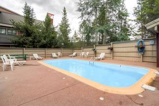 Communal Pool & Hot Tub - Ski Hill 27 - Breckenridge Vacation Rental Communal Pool & Hot Tub - Ski Hill 27 - Breckenridge Vacation Rental